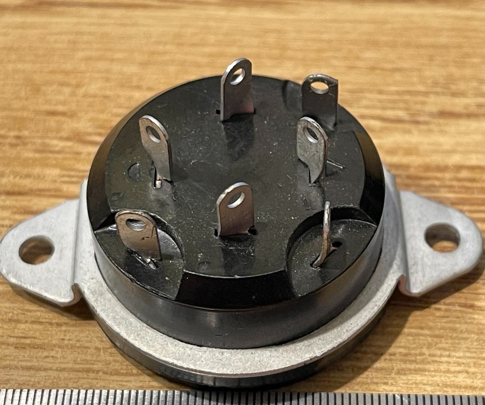 1 Cinch 2C7 Capacitor Socket Saddle Type Bottom Mount Phenolic 4 Center 3 Outer