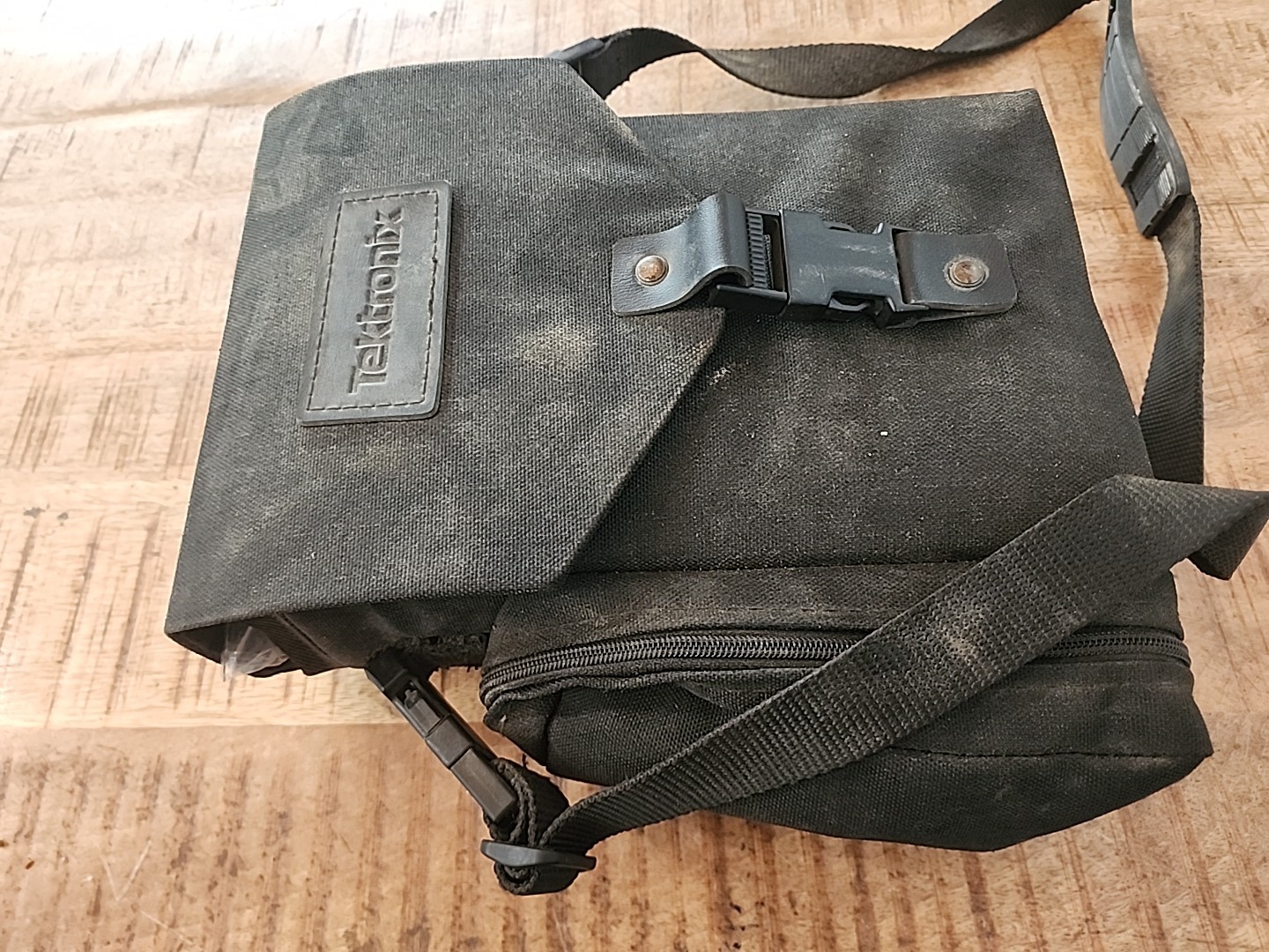 Tektronix Digital Oscilloscope 222A 12V Power Supply Carrying Case NEW Probe Set