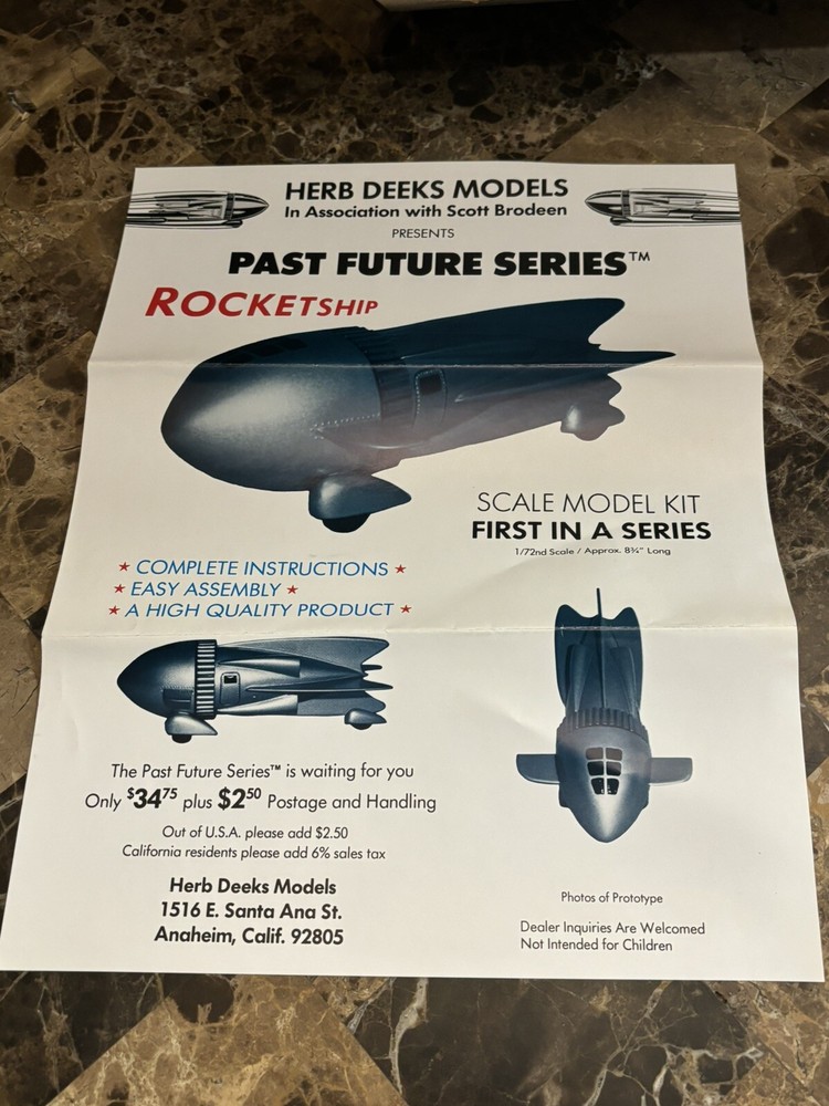 FLASH GORDON ROCKETSHIP - Past Future Series - Herb Deeks Model - 1/72 Scale Kit