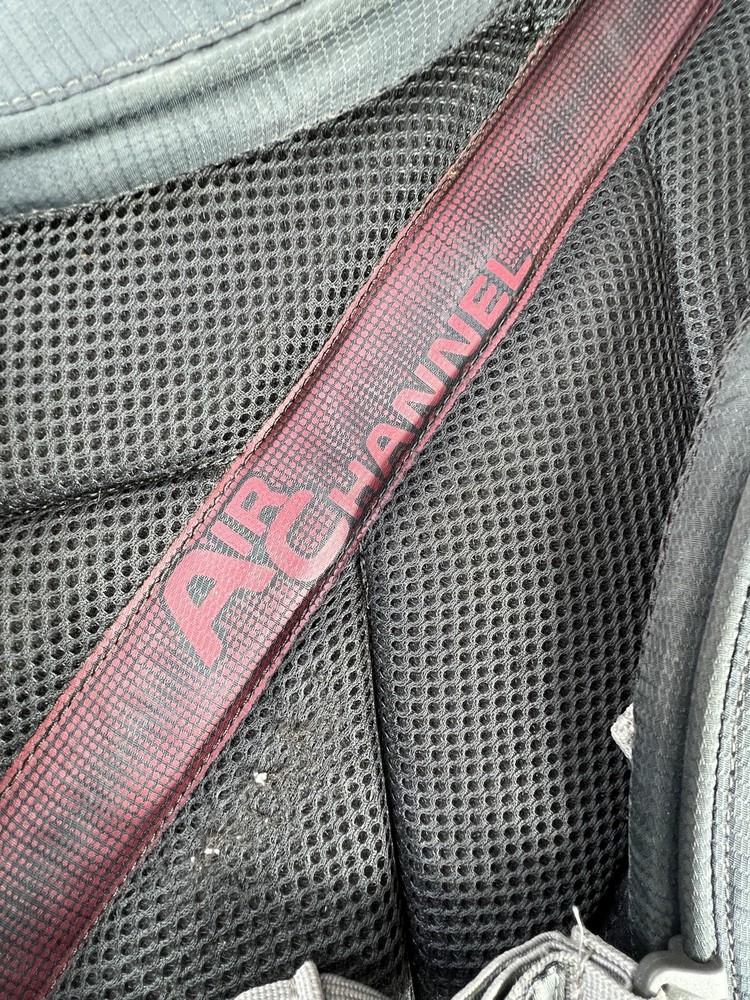 CamelBak Rim Runner 22 Hydration Backpack 22L Gray/Red