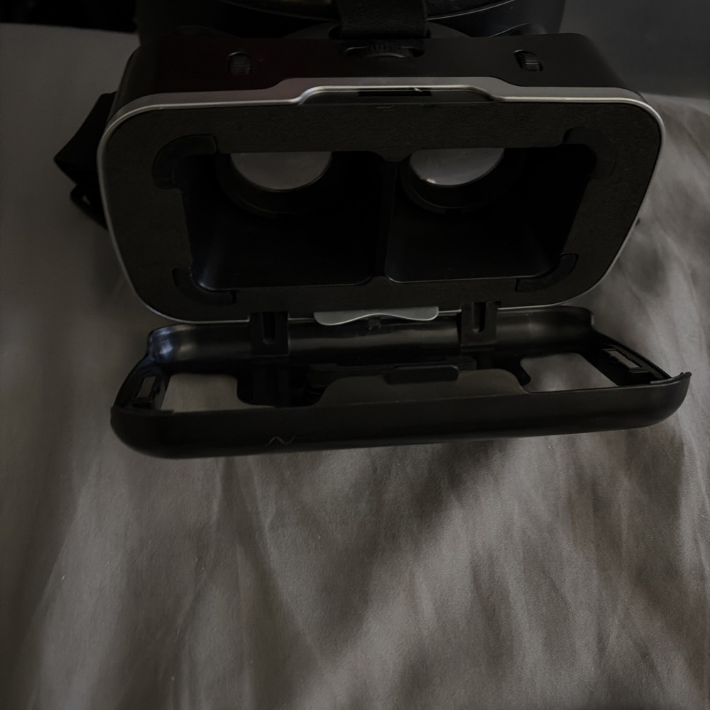 PREOWNED VR SHINECON VIRTUAL REALITY GLASSES For Smartphone, Iphone