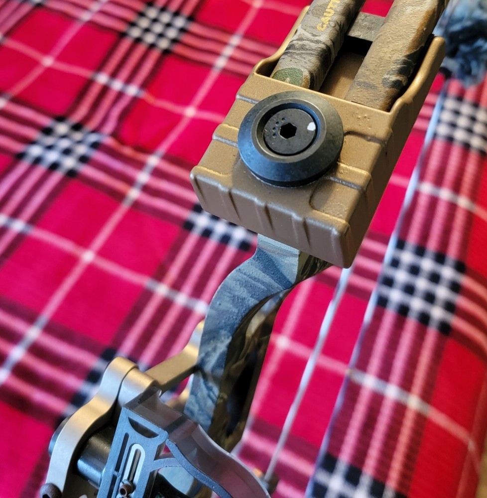 Fred Bear Code Compound Bow + Arrows and Case + QUICK shot Minty