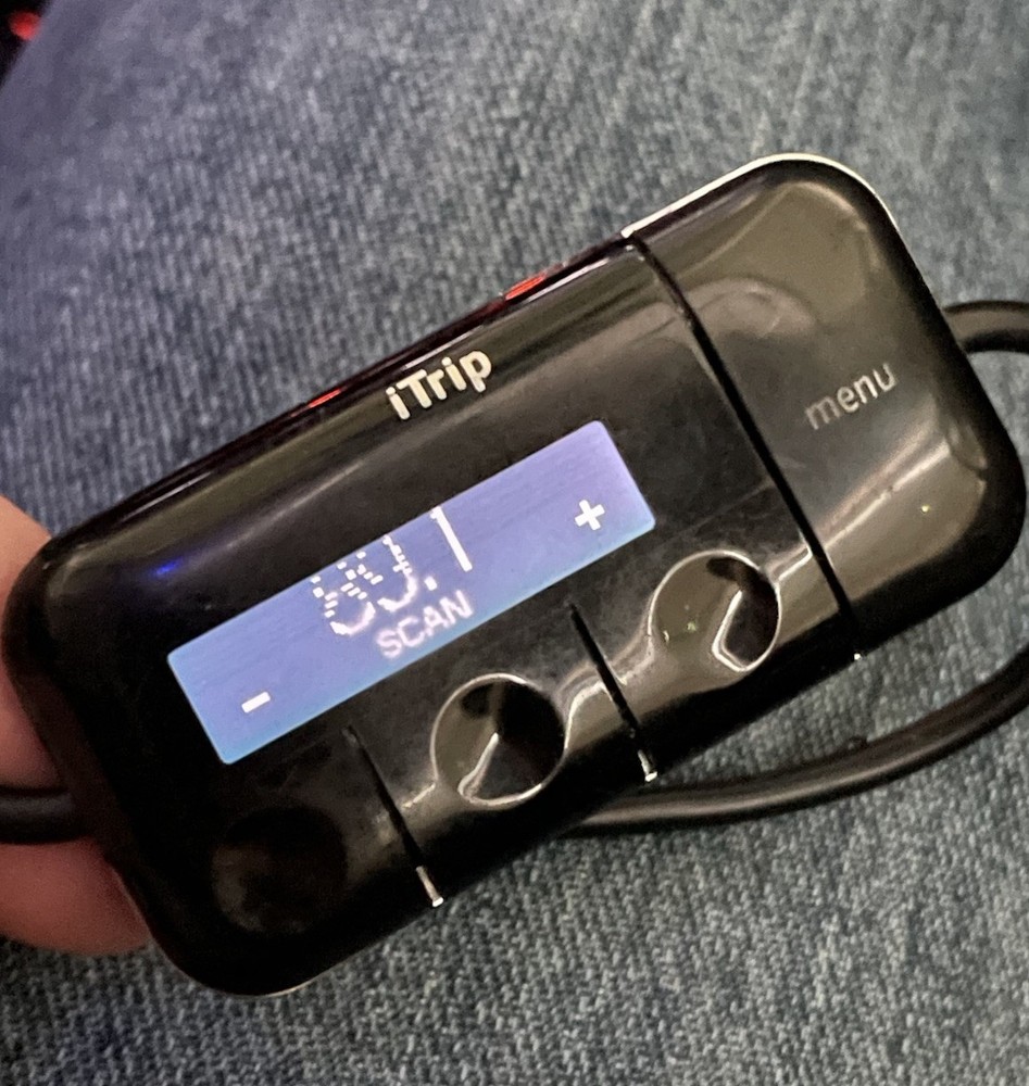 Griffin Technology iTrip FM Transmitter & Charger iPhone 4s/4/3GS iPod GA22042