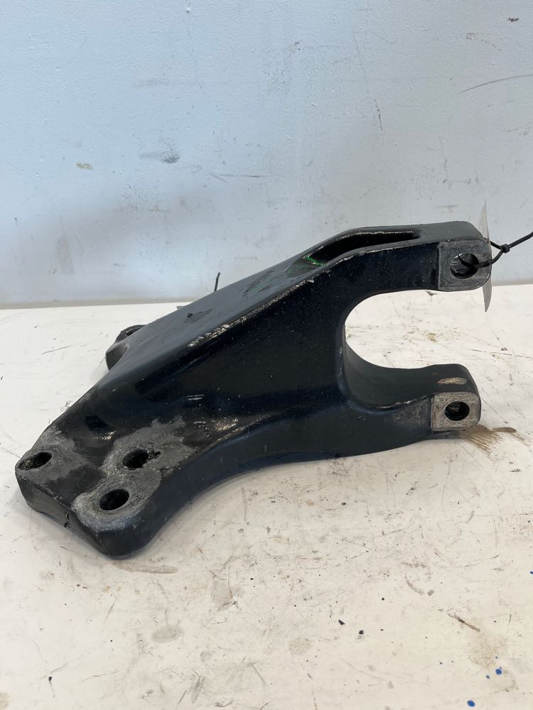 International Suspension Bracket (641-12355)