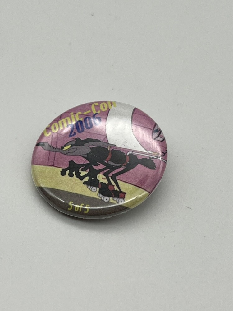 1" 2006 Comic Con Wile E. Coyote Button Pin Looney Tunes