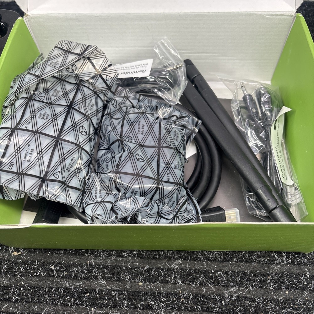 IOGEAR Wireless TV HDMI Connection Kit Model GWHDKIT11