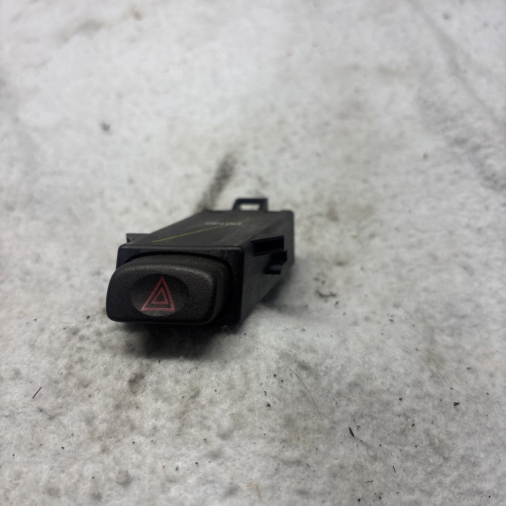 2000 - 2005 Cadillac Deville Hazard Emergency Light Switch BuTTon 25717688