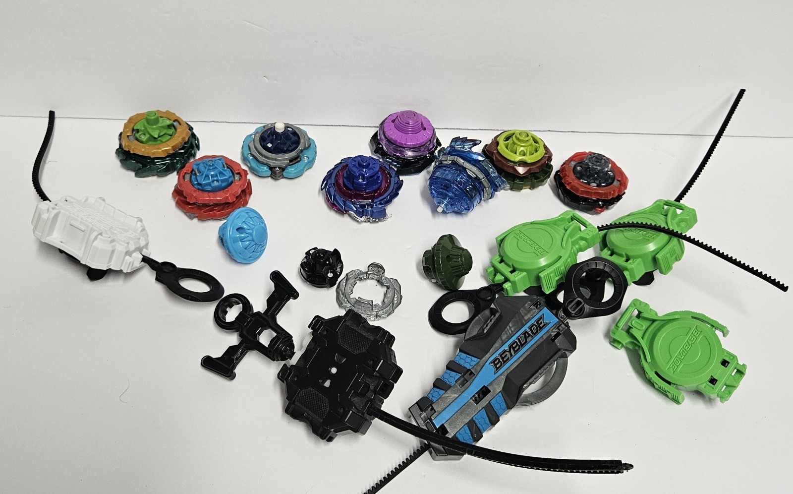 Beyblade Burst Assorted Lot 8 Full Discs & 5 Launchers & Extra Peices Hasbro