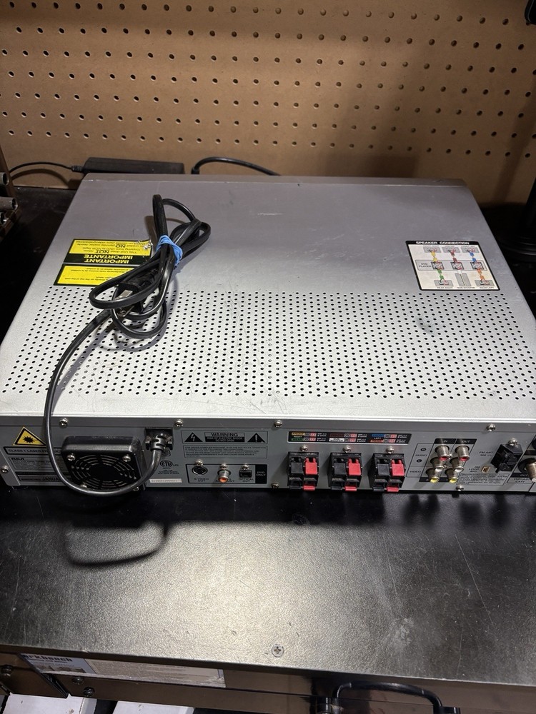 RCA  HTS‑2500 DVD/VCR Combo DVD + VHS unit powers on untested