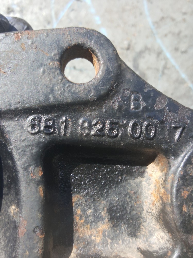 FREIGHTLINER LEAF SPRING BRACKET 6813250017