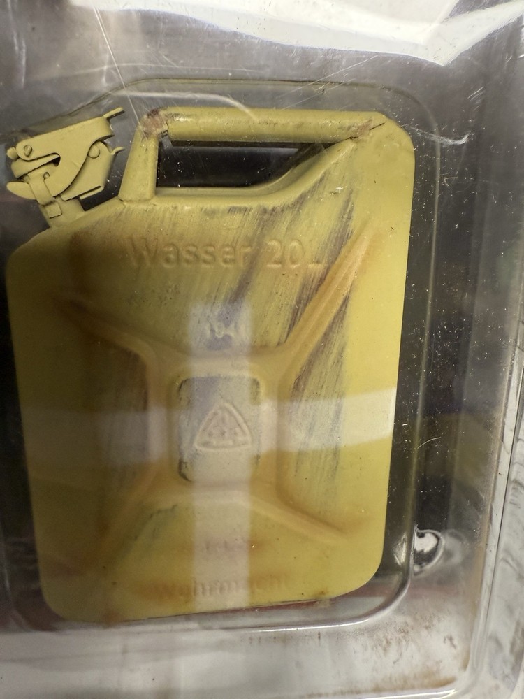 German Jerrycans (4)