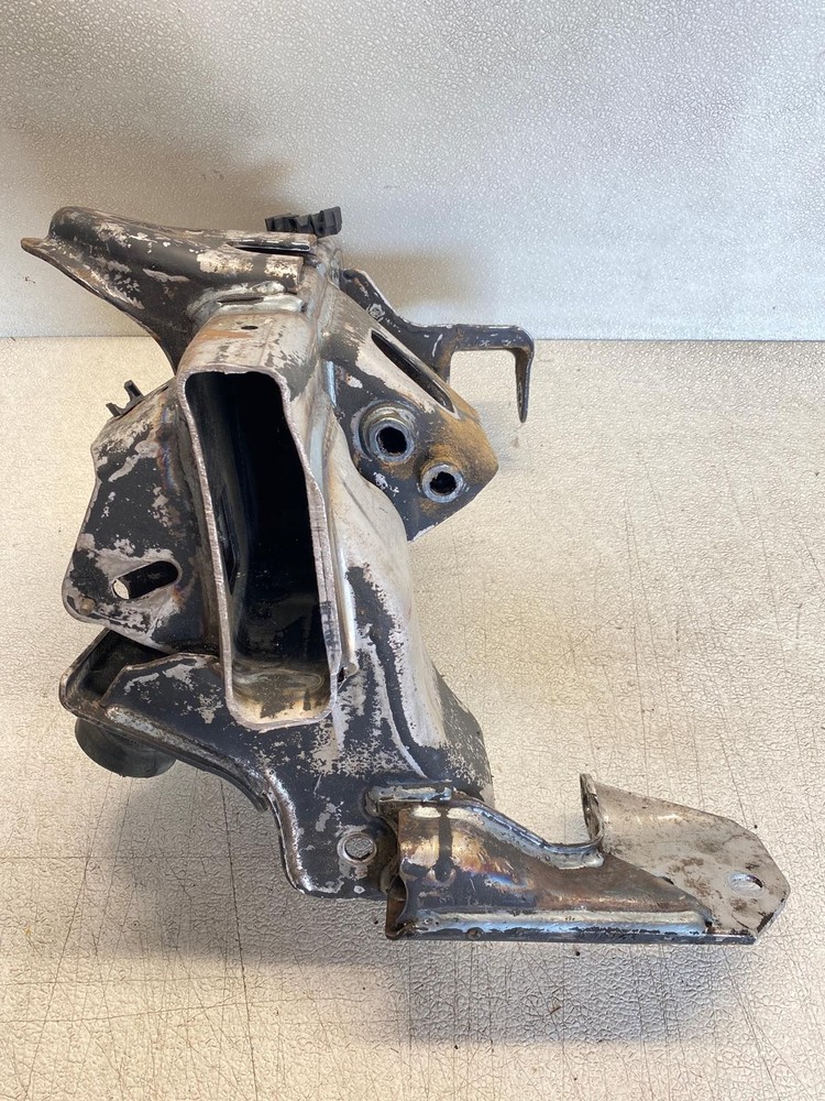 2007 GMC Sierra K1500 Classic Front Differential Frame Mount 4x4 Drivers Side