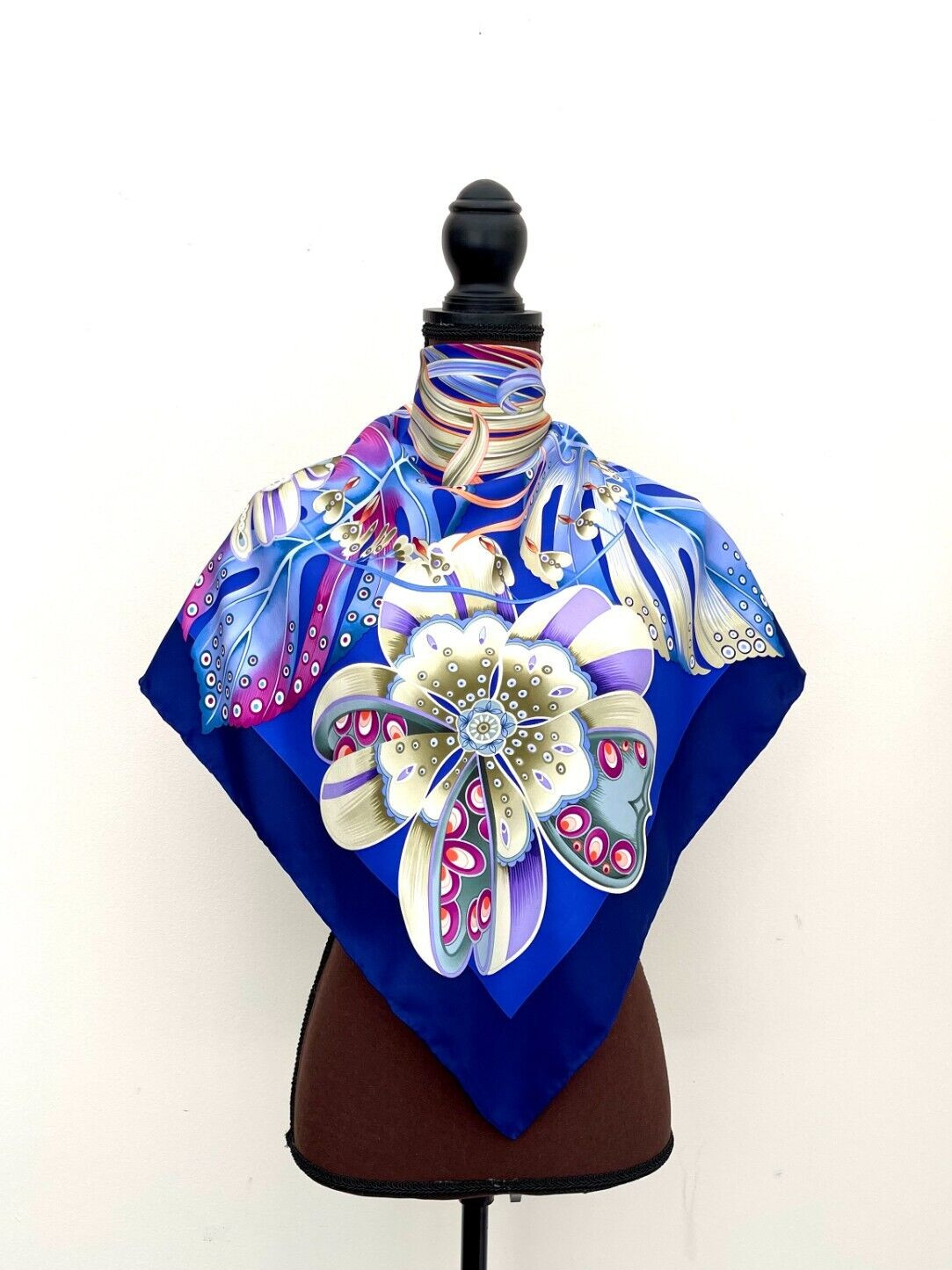 Salvatore Ferragamo Scarf Accessories Flower Garden Blue Floral Silk Wrap