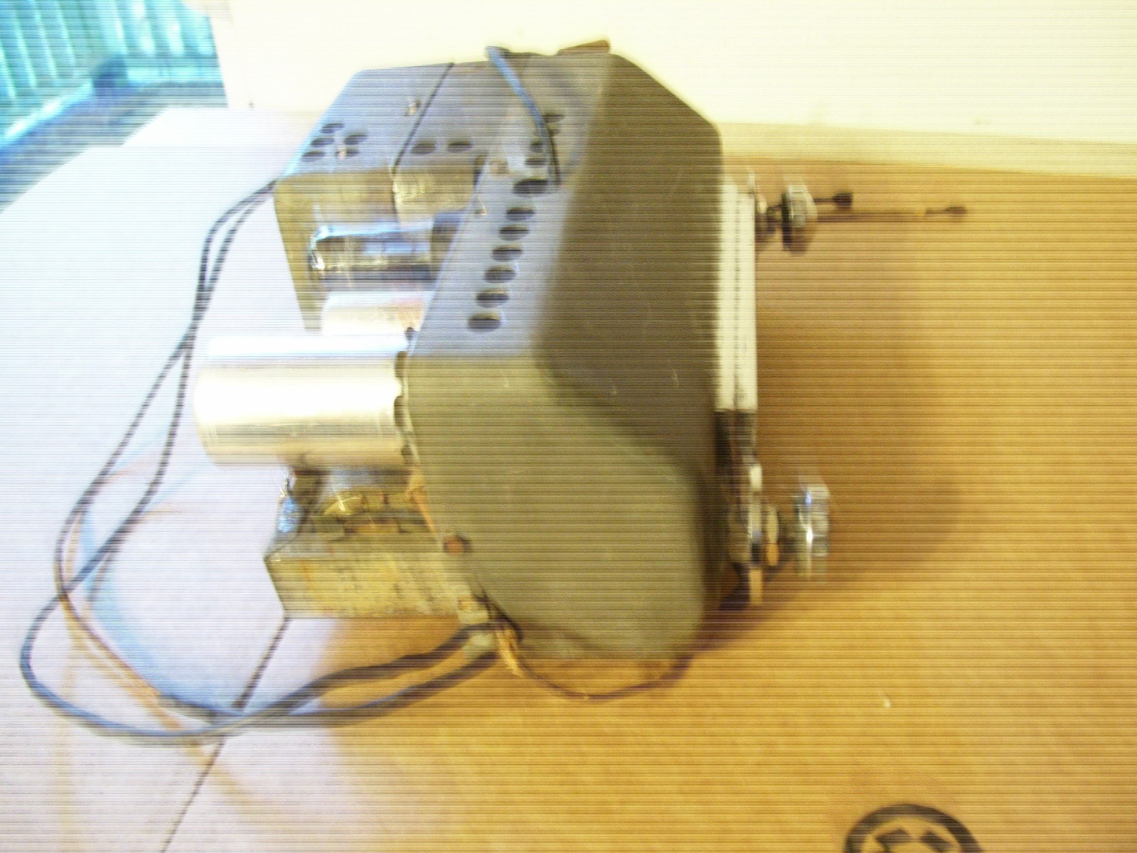 55 56 1955 1956 Chevy non push button radio good working