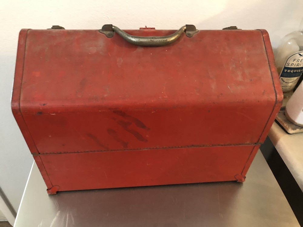 VINTAGE DUPLEX CANTILEVERED TOOL BOX RED MODEL 1018
