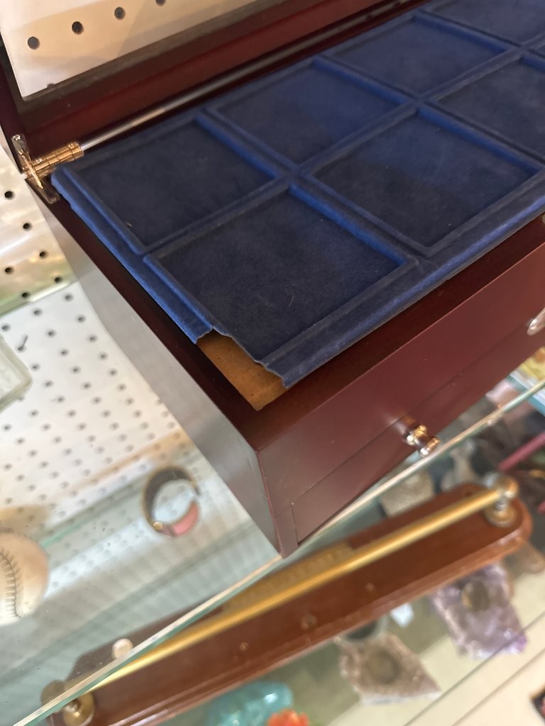 Danbury Mint Morgan Silver Dollar Collection Case