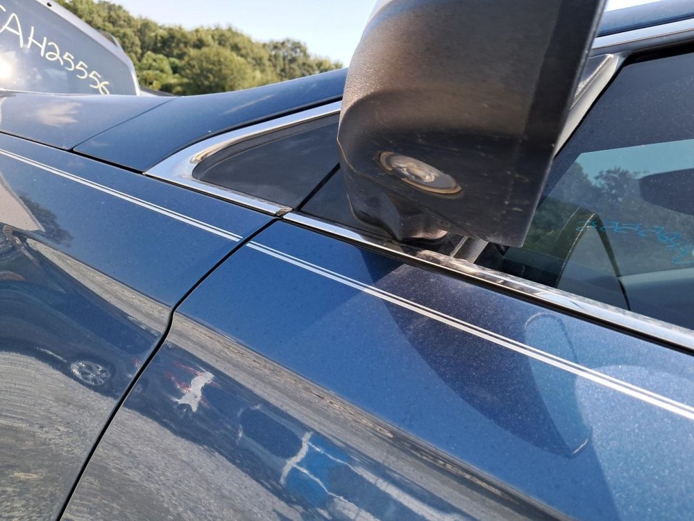 EDGE 2019 Glove Box 4779749