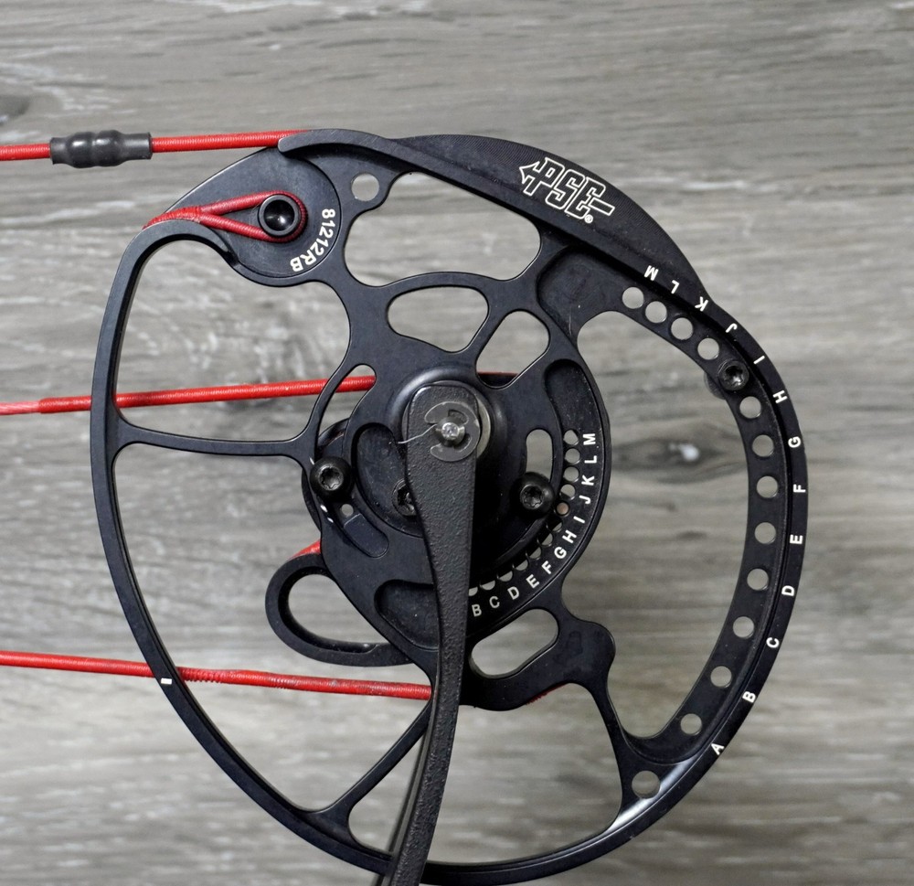 PSE Carbon Air compound bow w/Protective Case