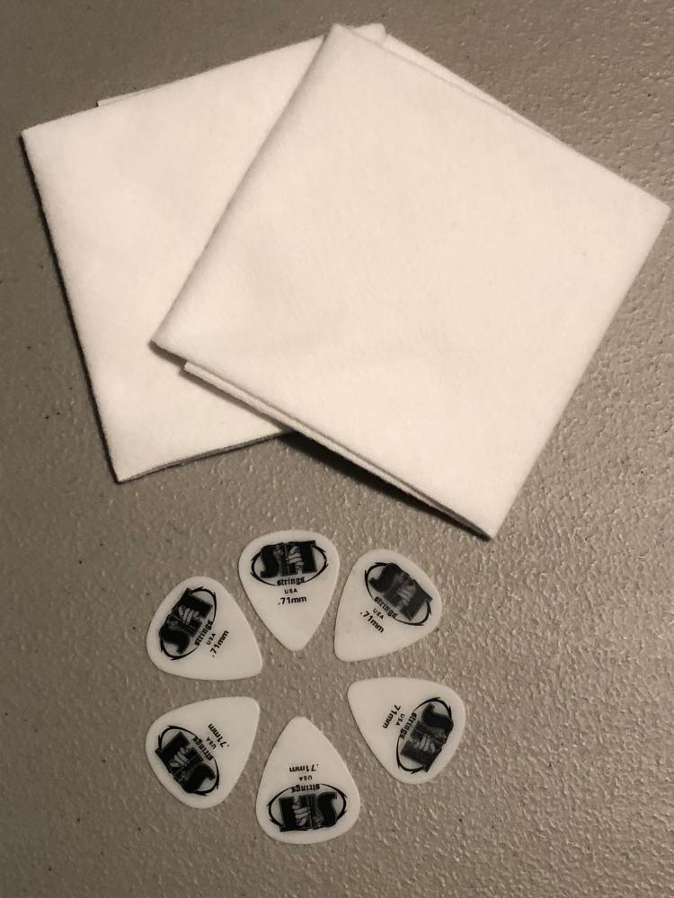 12 SIT Strings Guitar Picks Medium Gauge .71mm with 2 Polish Cloths