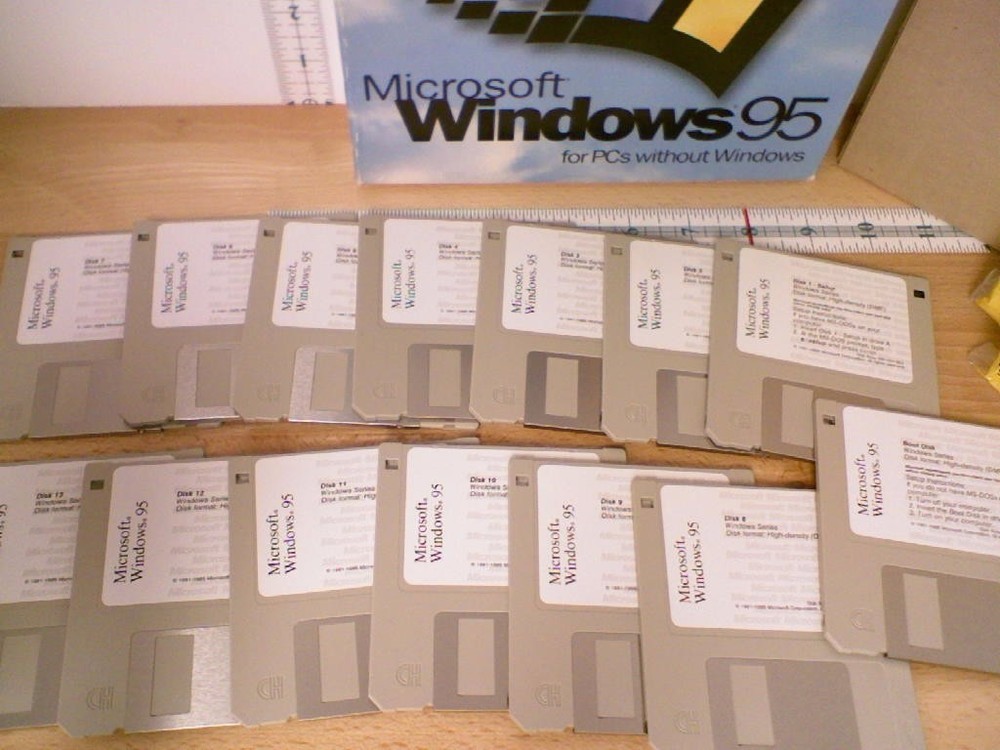 Full Version Microsoft Windows 95 OS 3.5" Floppy MS-DOS PCs 1995 USA HTF