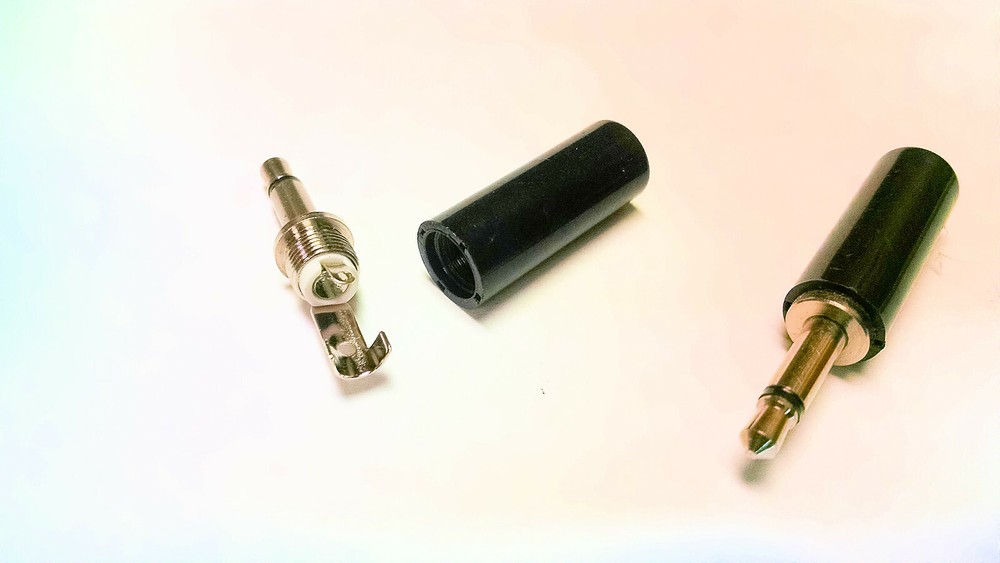 1/8"  Plug , mono  Plastic   4P1-300  4 pcs