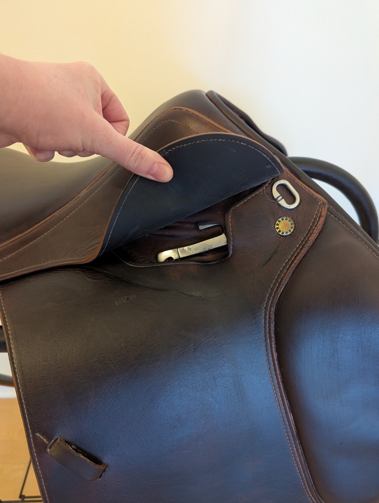 16" Prestige CC Jump Saddle, 33 M tree - wool flocked!