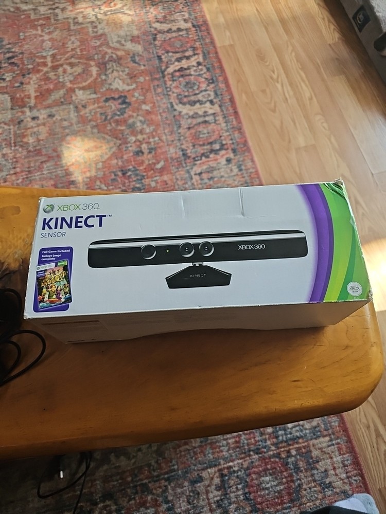 Microsoft Xbox 360 Kinect Sensor With Box No Game