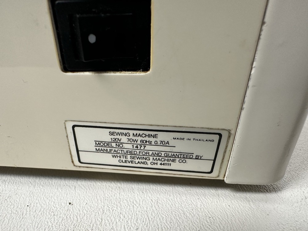 White Vintage Sewing Machine Model 1477