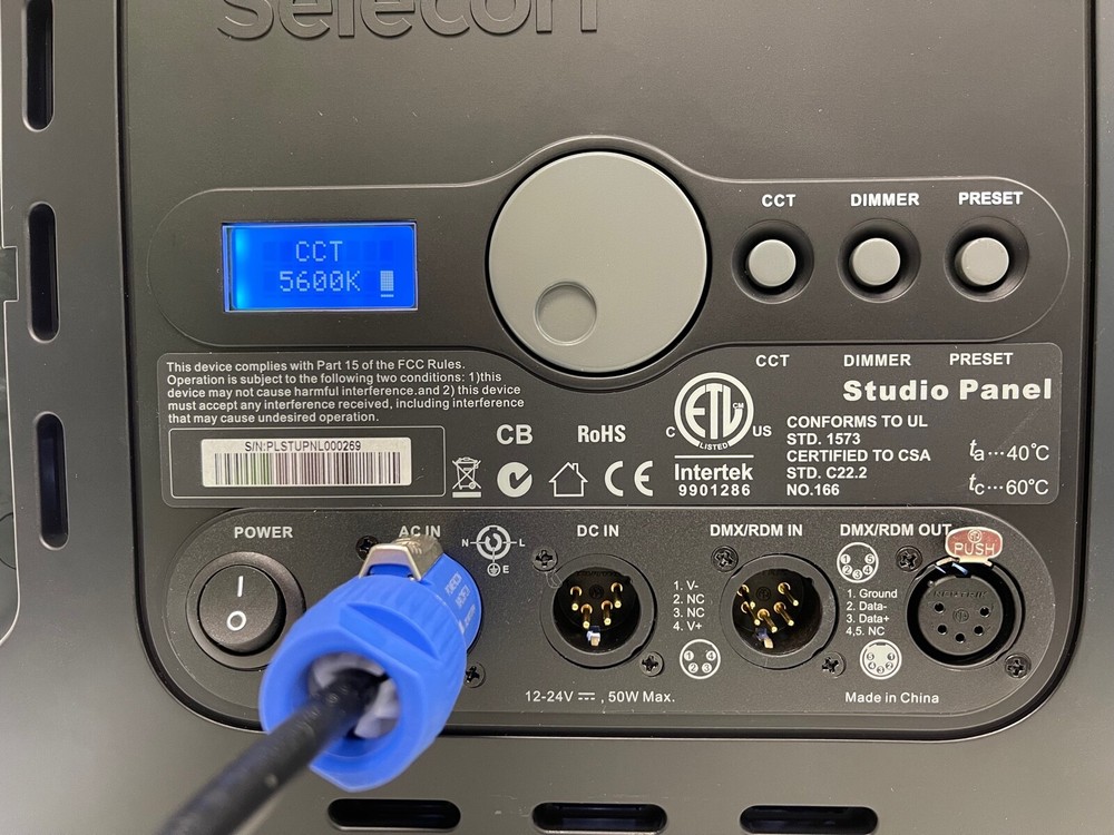 STRAND LIGHTING STUDIO PANEL LED 1X1 LIGHT / SELECON / Model PLSTUPNL-03