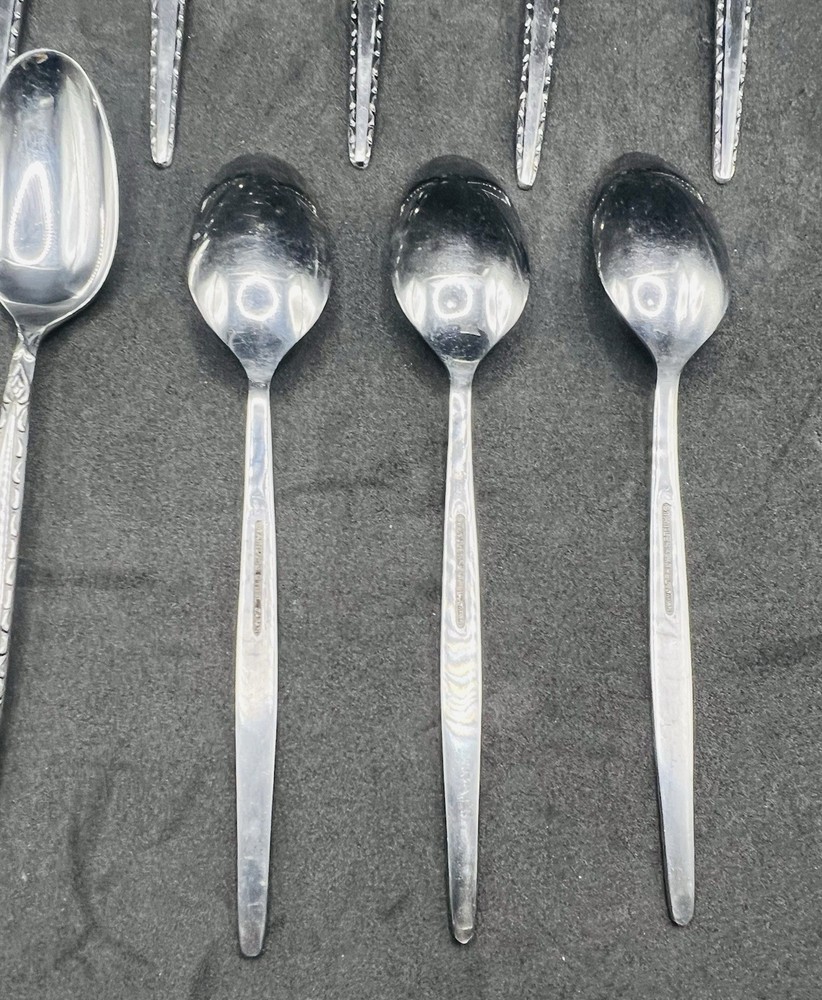 35 piece Oneida Community Venetia Stainless Steele Flatware Set