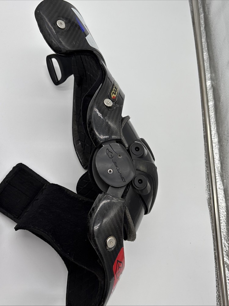 EVS WEB Knee Guards - Size Medium- Missing Straps and D-Rings