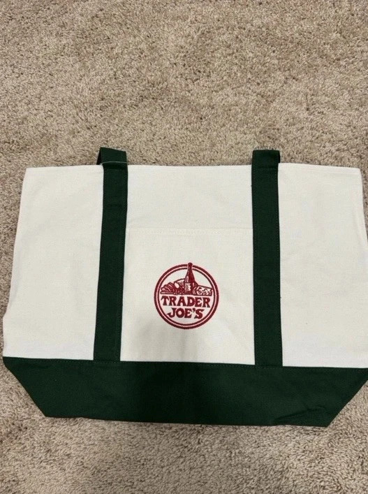 Trader Joe’s 2025 Xmas Green LARGE Canvas Bag, Off White, NEW, MISSING TAG