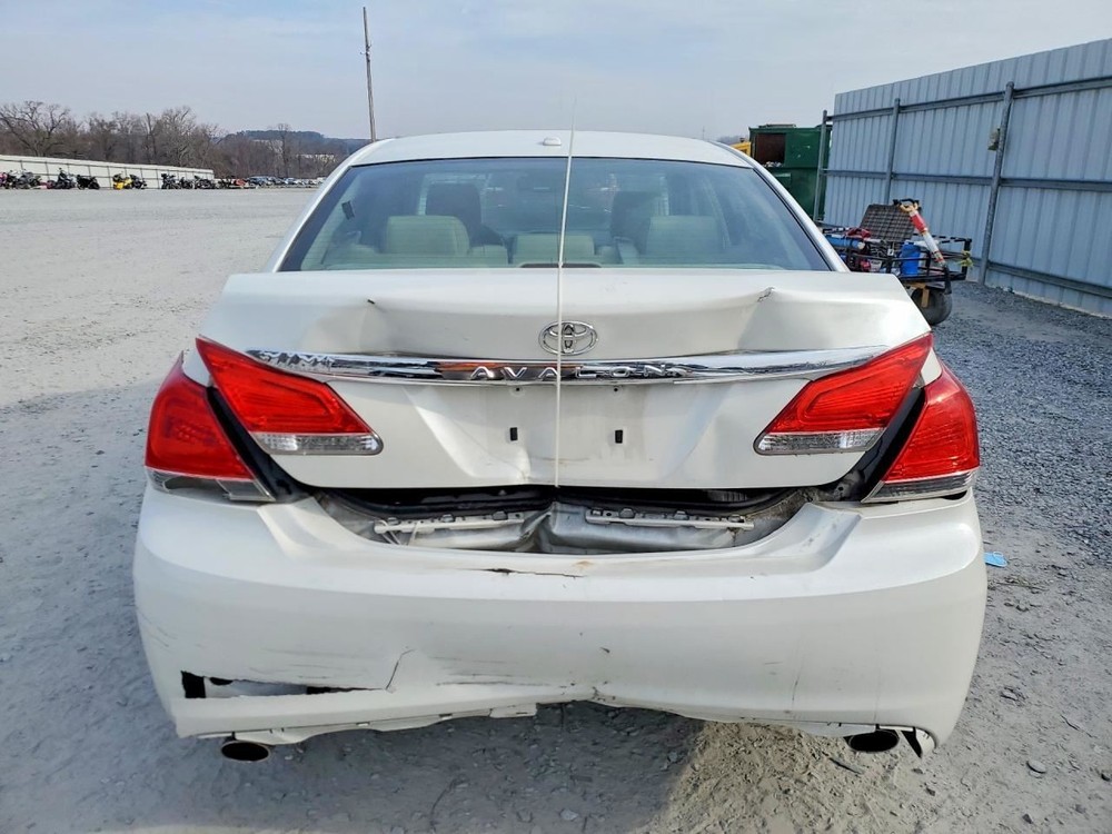 AVALON 2011 Glove Box 5021925