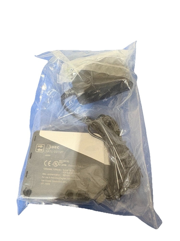 IDEC SA1U-D01MT -- Photoelectric, Diffuse, IP67, 1m Max Sensing Time Delay