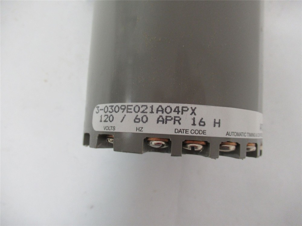 249329 New In Box; Automatic Timing 3-0309E021A04PX Pushbutton Timer 120V