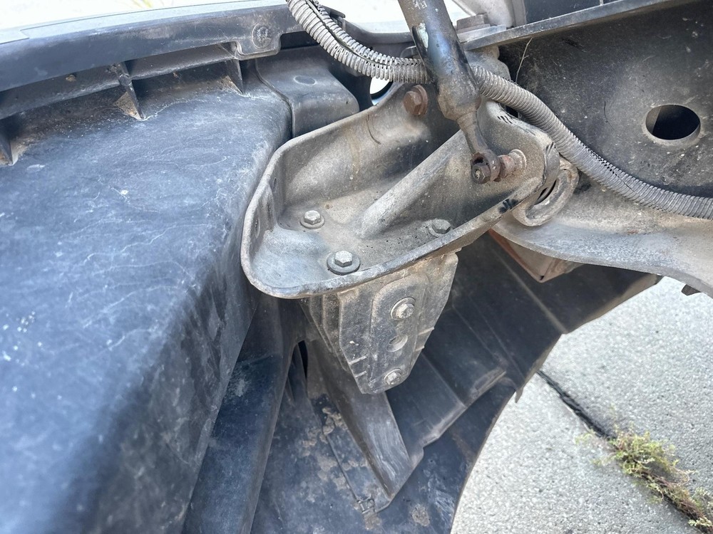 2008-2020 Freightliner CASCADIA Right/Passenger Bumper Bracket - Used