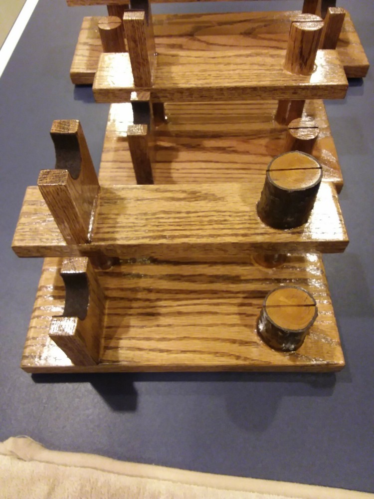 1--SOLID NORTHERN RED OAK DOUBLE KNIFE DISPLAY STAND