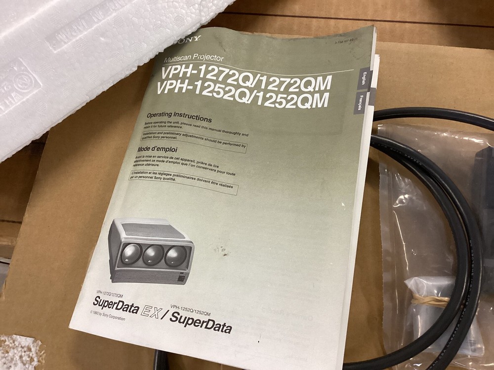 SONY….VPH-1252Q…MULTISCAN PROJECTOR…NEW