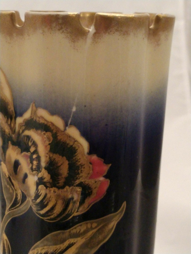 VINTEGE BLUE PAINTED FOOTED VASE