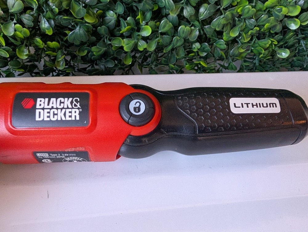 BLACK+DECKER Cordless Screwdriver LI2000 W/ tool only/ TESTED AND WORKING