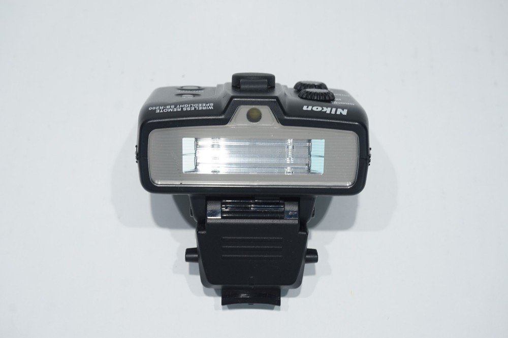 NIKON WIRELESS REMOTE SPEEDLITE SB-R200 w/SZ-1 FILTER HOLDER & SW-11 DIFFUSER