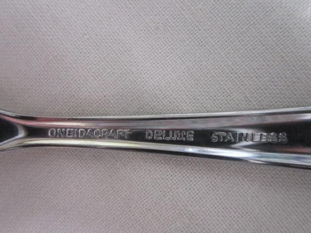 Oneida Craft Stainless Deluxe Flatware 5-Pc. Place Setting - Textura
