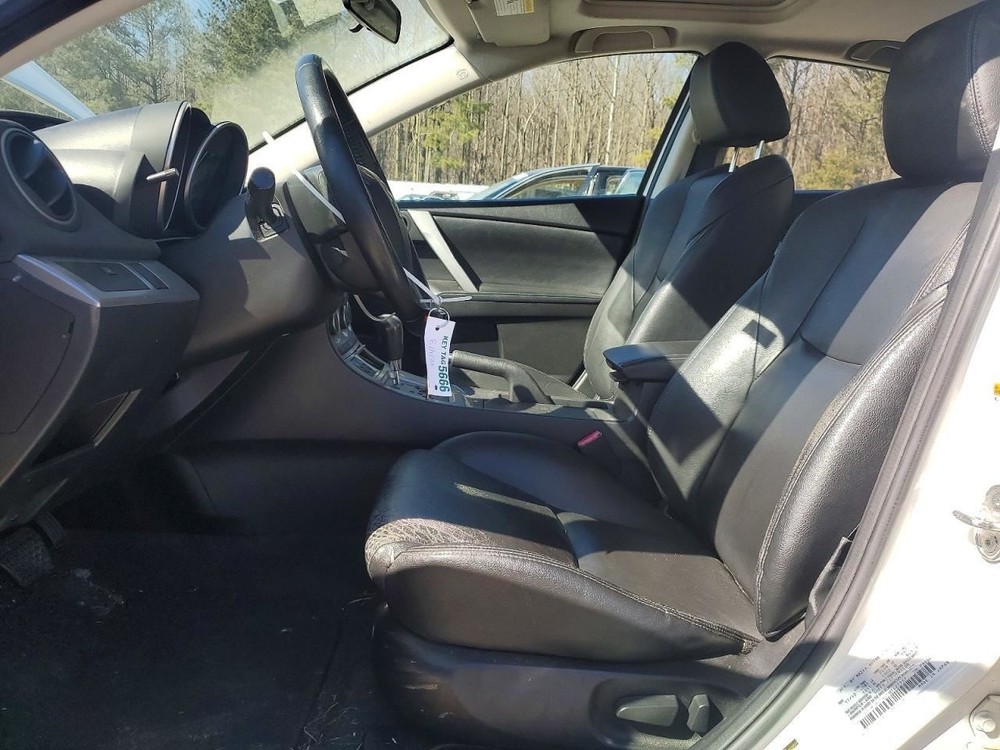 3 2011 Glove Box 4998884