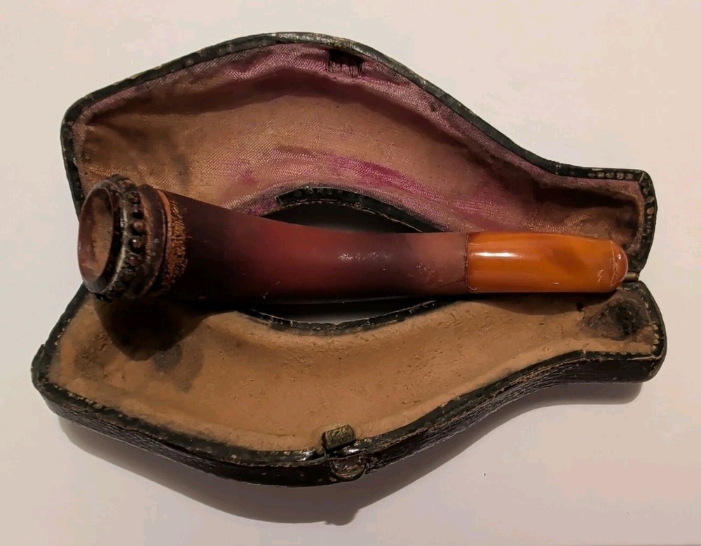 amber pipe Stem sherlock holmes? With Case