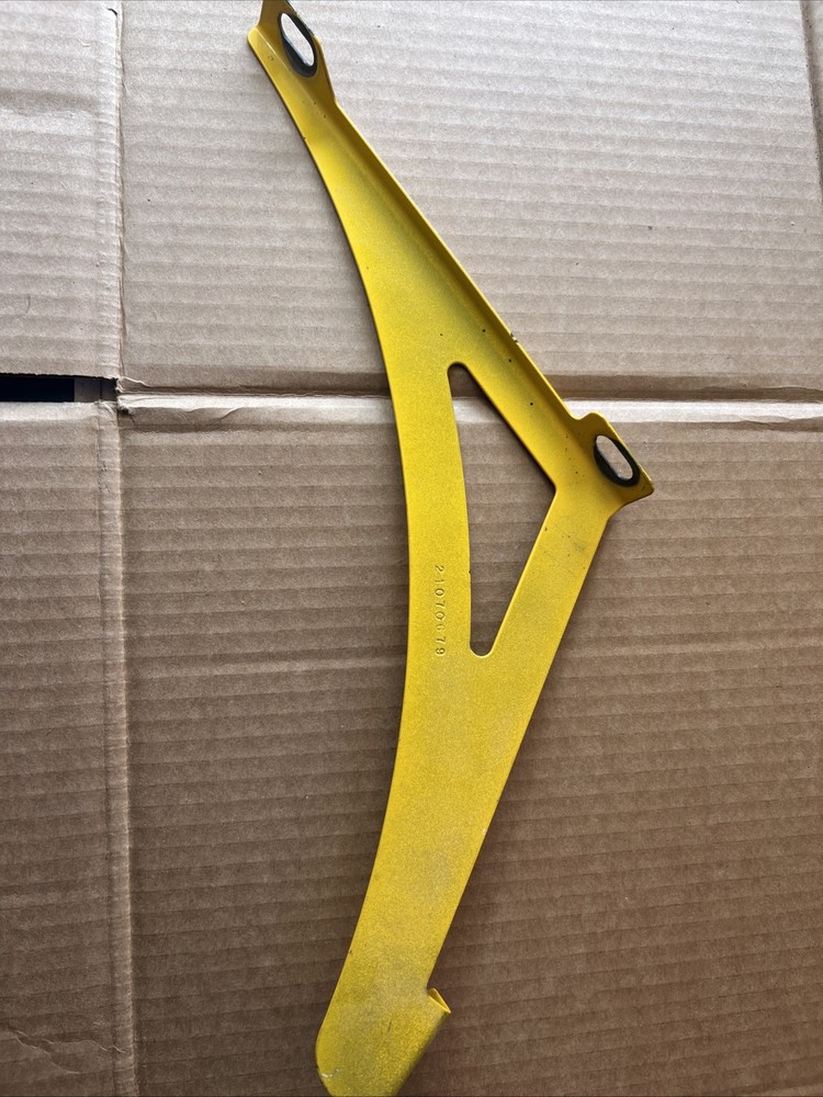 VOLVO VNL FAIRING BRACKET/MOUNT (driver) 21070679