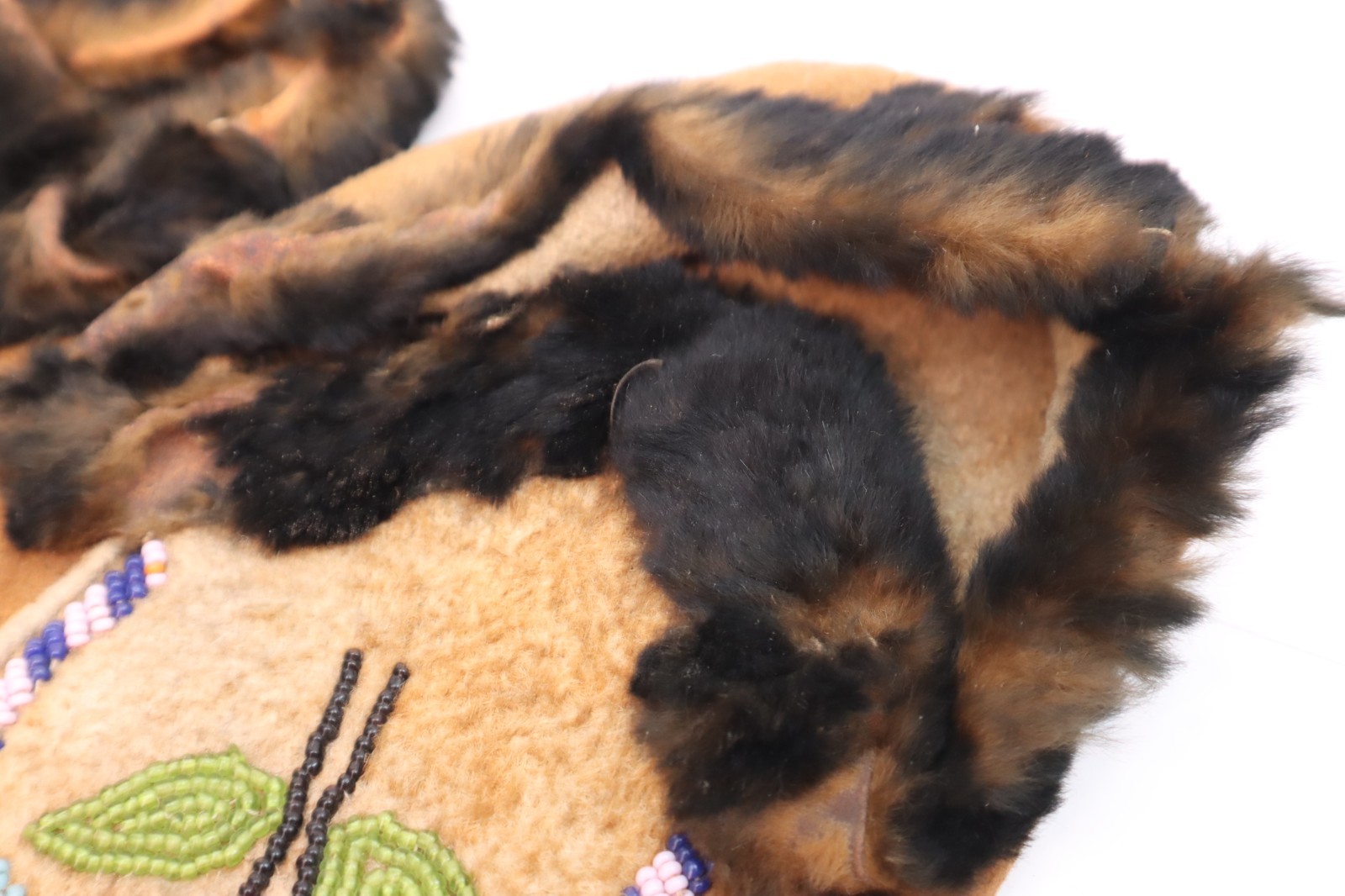 VINTAGE CREE INDIAN FLORAL Leather BEADED MOCCASINS native American 7"