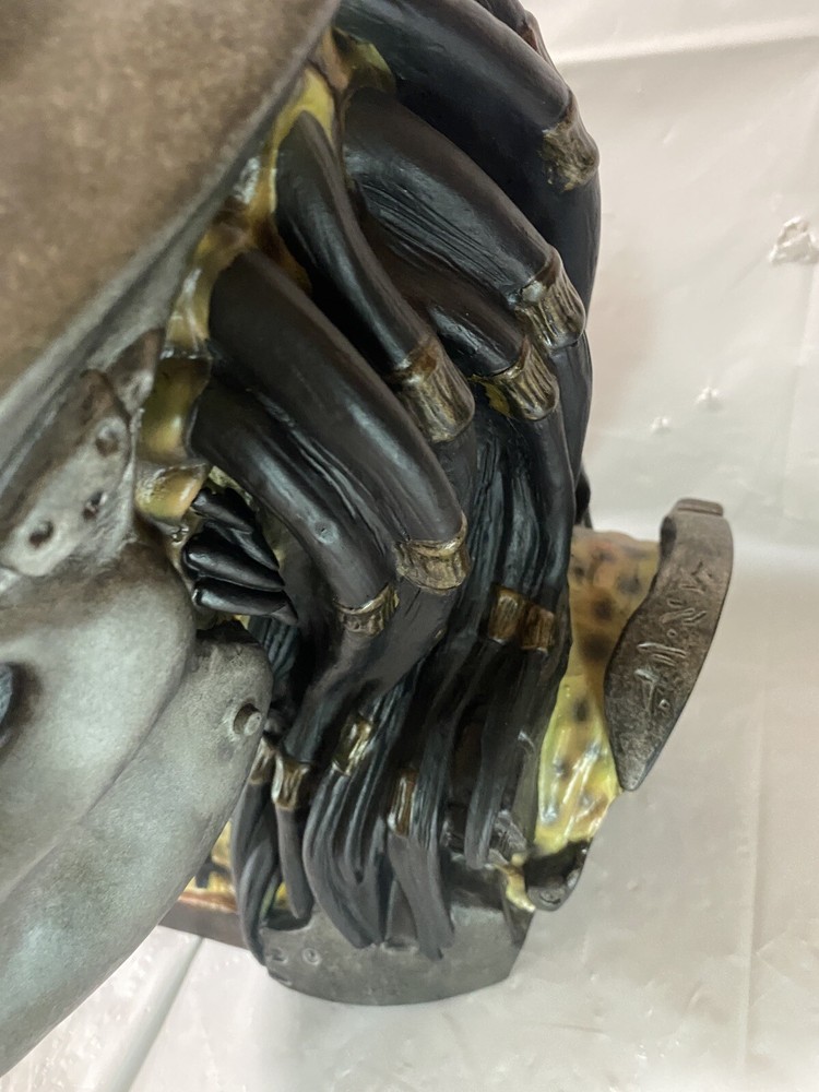 Predator Limited Predator Head Figure & Case Japan