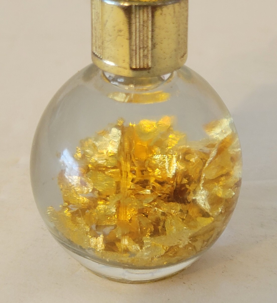 Souvenir Genuine Gold Flakes In Miners Assay Bottle Wolf Top