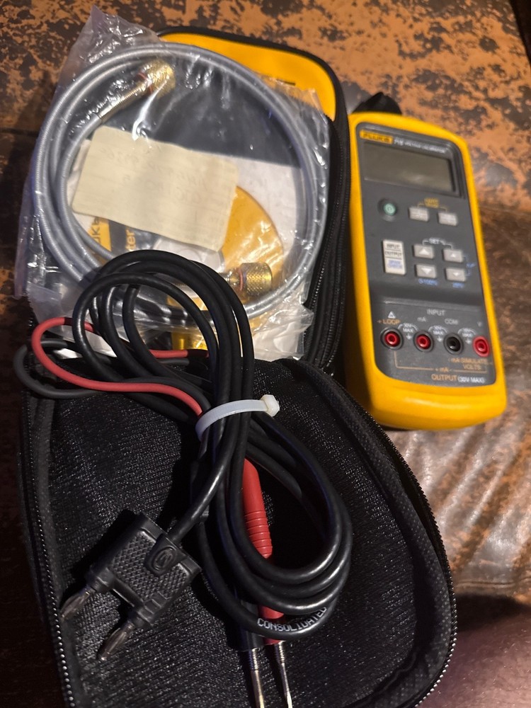 Fluke 715 Volt/mA Loop Calibrator SHIPS FAST