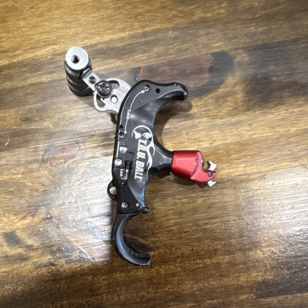T.R.U. Ball ultimate flex medium Release. Thumb button. Black Silver Red